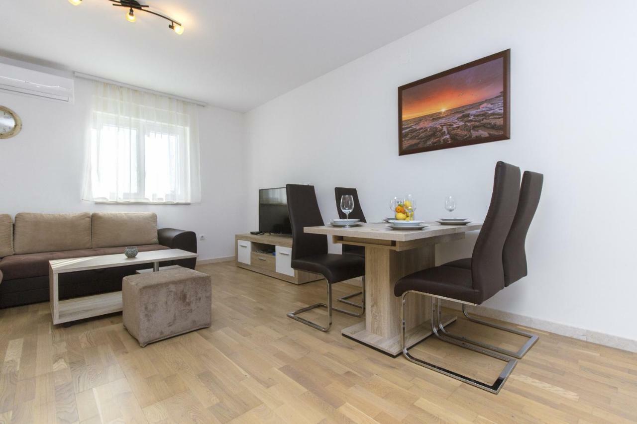 Apartmani Gabriella Vodice Exteriér fotografie